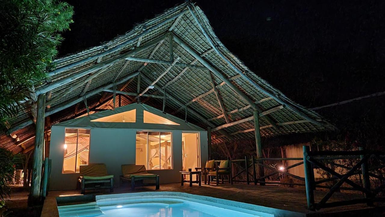 Manyatta Camp Hotel Voi Екстериор снимка