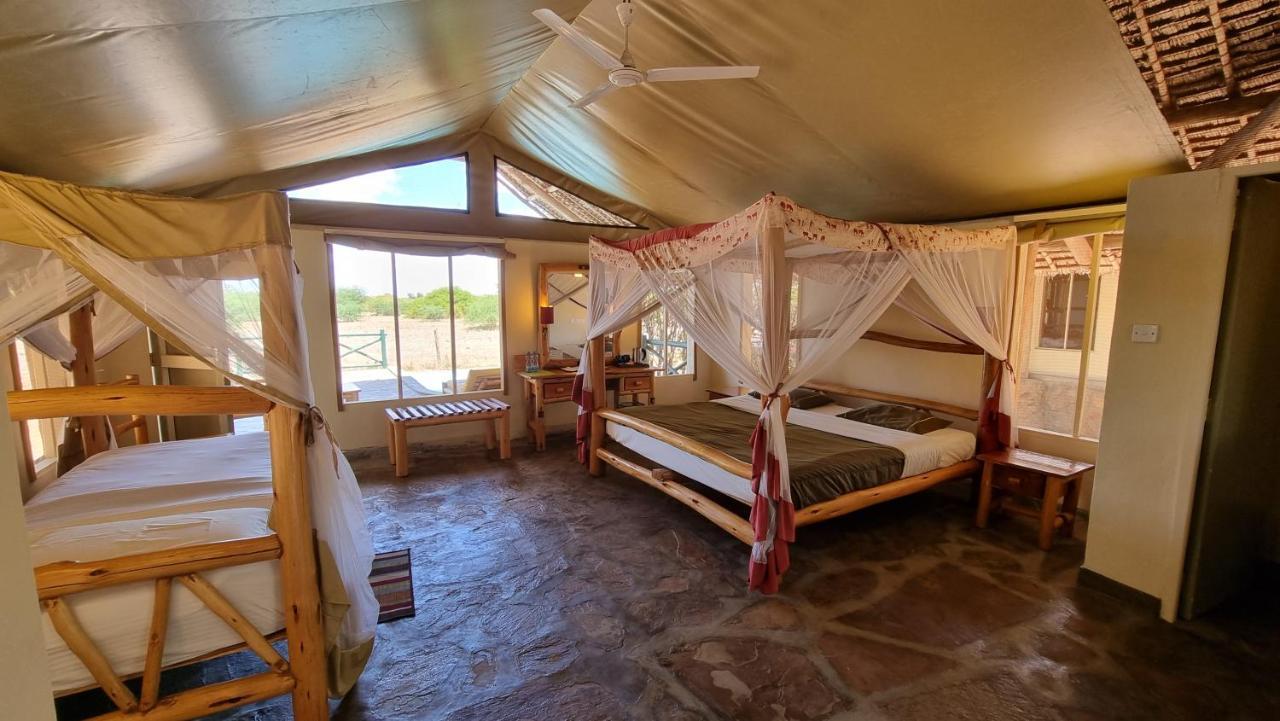 Manyatta Camp Hotel Voi Екстериор снимка