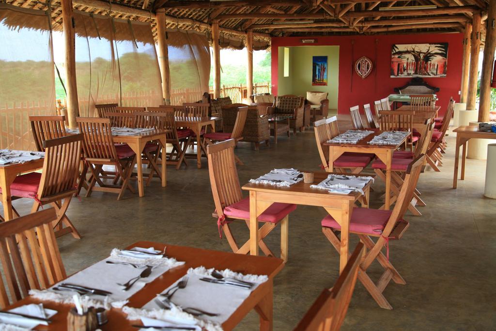 Manyatta Camp Hotel Voi Екстериор снимка
