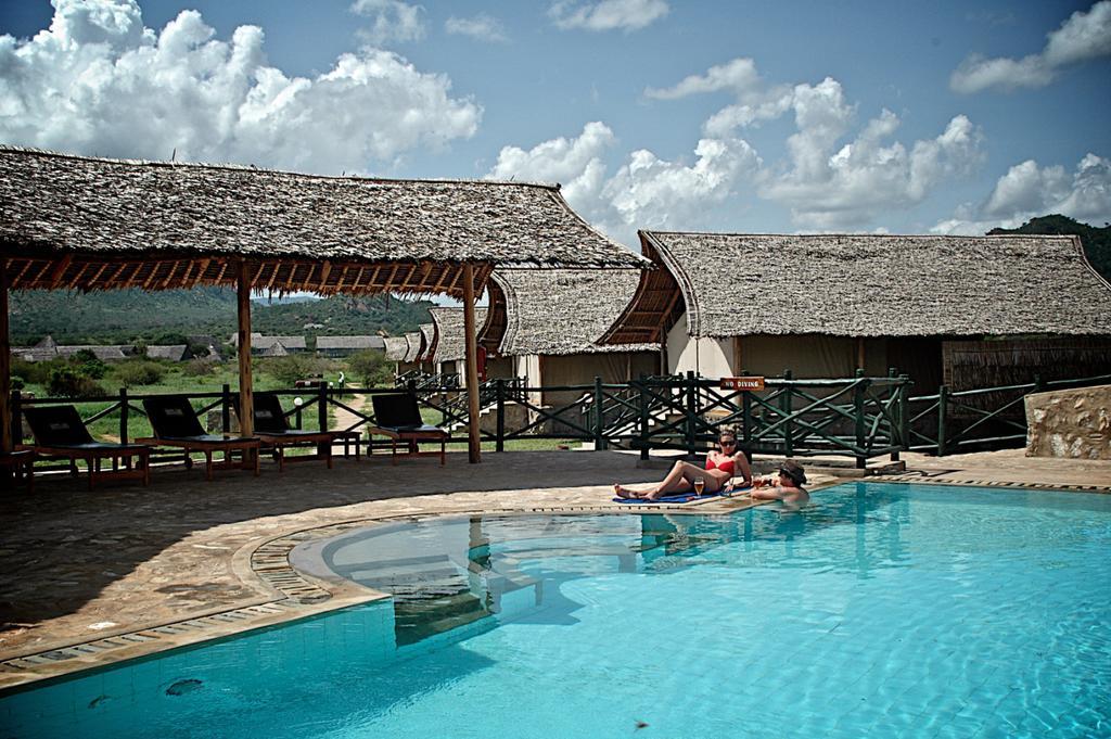 Manyatta Camp Hotel Voi Екстериор снимка
