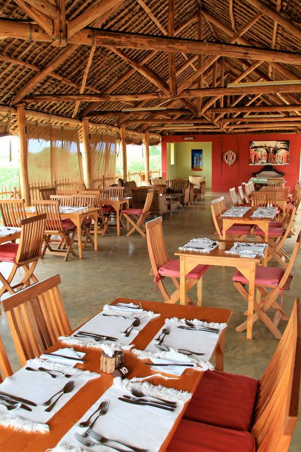 Manyatta Camp Hotel Voi Екстериор снимка